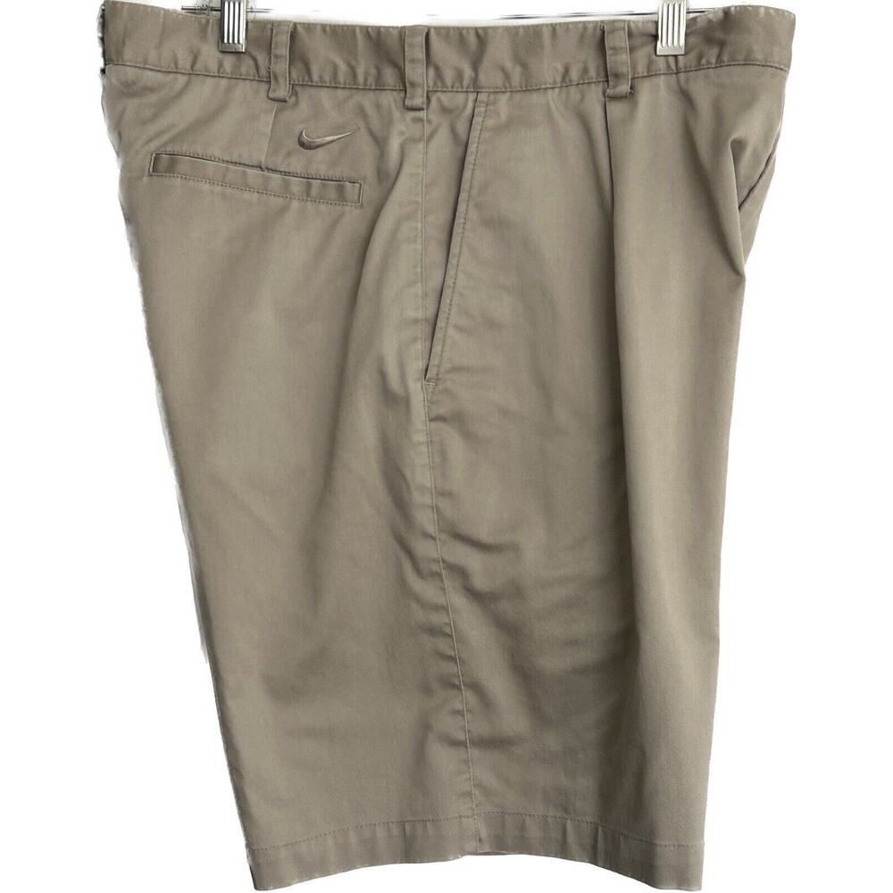 Nike Golf Men’s Size 34 Chino Inseam 9” Beige Dri-FIT Shorts Pleated Front